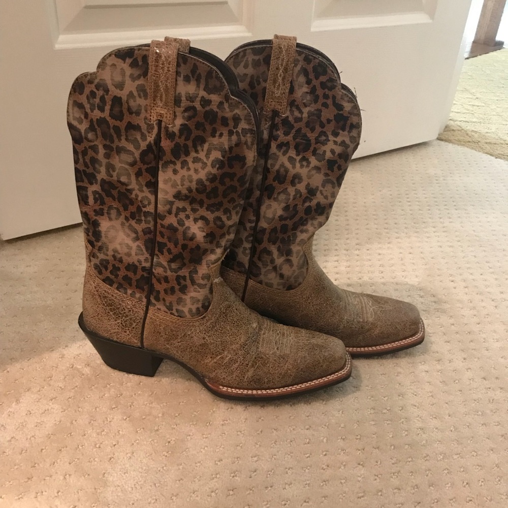 Ariat boots size 7.5 worn once!!